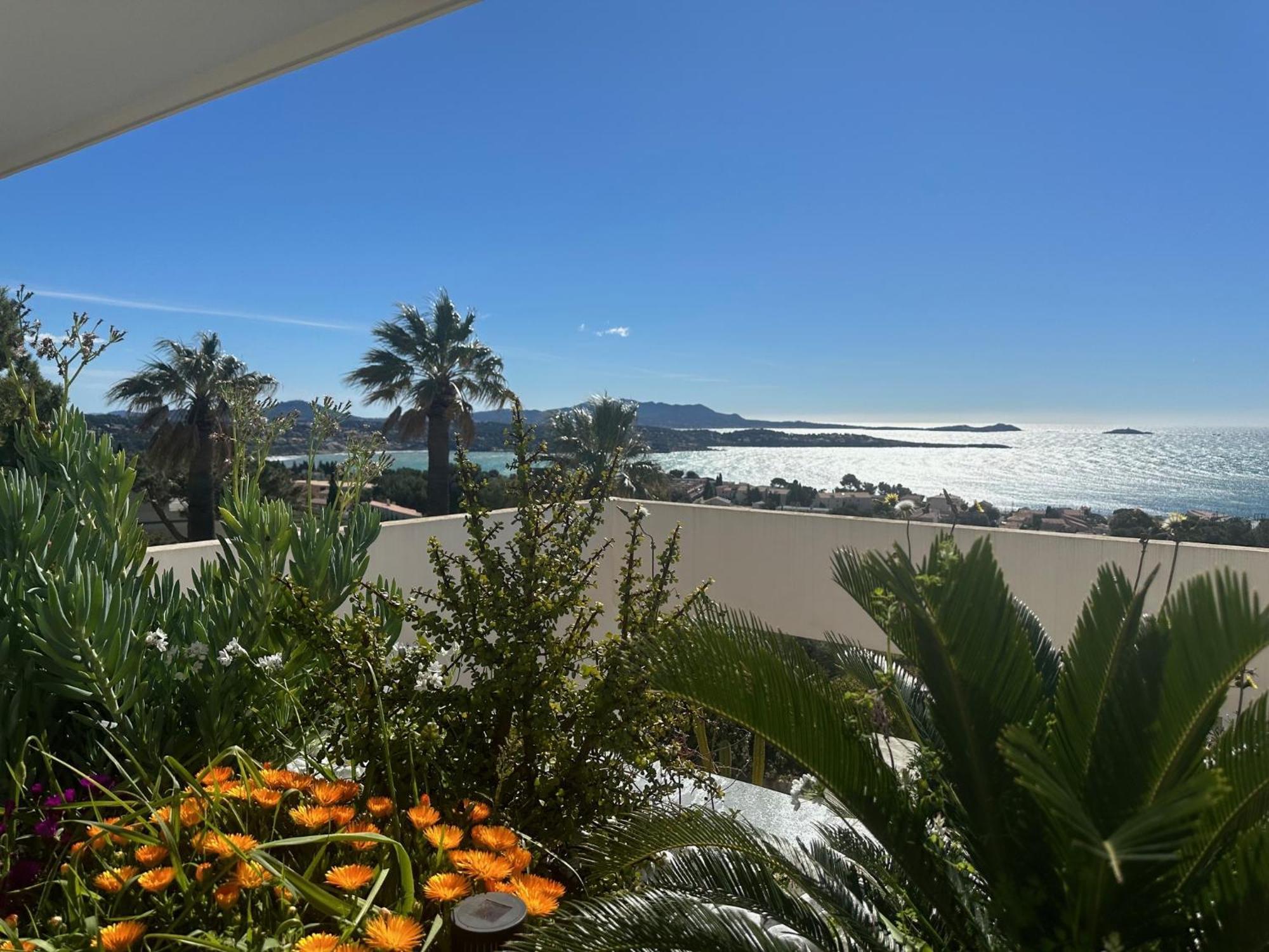 Superbe T2 44M2 - Grande Terrasse Vue Mer Panoramique Exceptionnelle Piscine - Parking Bandol Exteriér fotografie